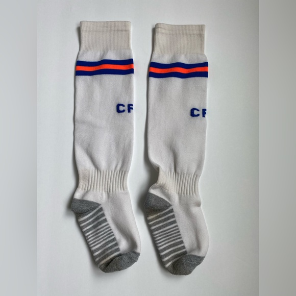 Barcelona & Chelsea Youth soccer socks - Picture 3 of 5